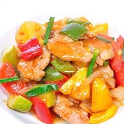 ผัดเปรี้ยวหวาน เสิร์ฟพร้อมข้าว