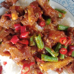 ข้าวราดผัดพริกแกง