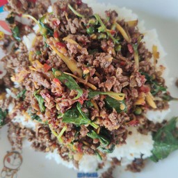 ผัดเผ็ดนกราดข้าว