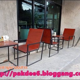 อากาศสุดยอดแบบนี้ นั่งโต๊ะหน้าโรงแรมนี่แหละ บรรยากาศเหมือนอยู่เมืองนอก