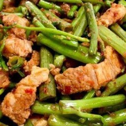 ผัดเผ็ดพักบุ้งหมูสามชั้น