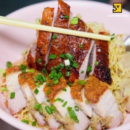 บะหมี่แห้งเป็ดย่าง+หมูกรอบ (มะหมี่เหลือง)