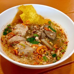 ก๋วยเตี๋ยว ต้มยำหมูล้วน
