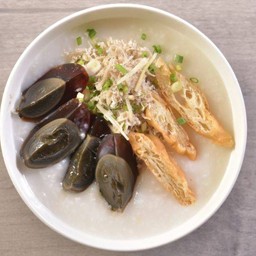 โจ๊กหมูเส้นไข่เยี่ยวม้า