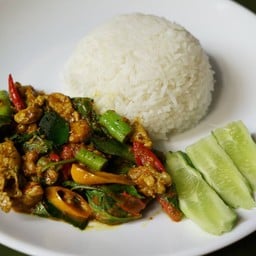 ผัดพริกแกงใต้