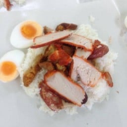 ข้าวหมูแดง หมูกรอบ  กุนเชียง พิเศษ