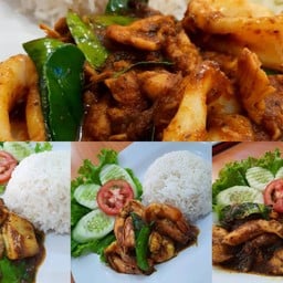 ข้าวผัดพริกแกง