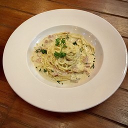 สปาเก็ตตี้คาโบนาร่าแฮมไก่