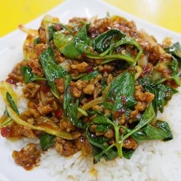 ข้าวผัดพริกแกงหมูสับ