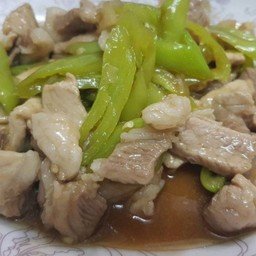 ผัดพริกอ่อน (พริกหยวก)ราดข้าว