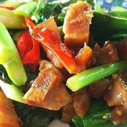 คะน้าหมูกรอบราดข้าว