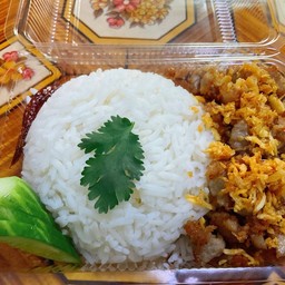 ข้าวเนื้อกระเทียม