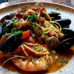 La vela Pizza and pasta (PridiBanomYong14) ซอยปรีดีพนมยงค์14