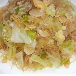 ผัดวุ้นเส้นกระหล่ำใส่หมู  ไก่