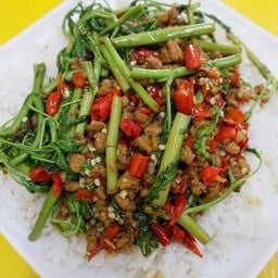 ข้าวผัดผักบุ้งหมูสับ