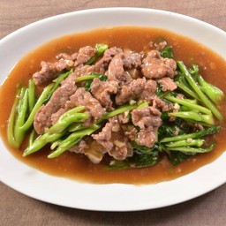 ราดหน้าเส้นใหญ่ หมู