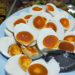 ยำไข่เค็ม