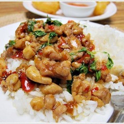 [อร่อยซ่ากับโค้ก] ข้าวกระเพราไก่ชิ้น +  โค้ก ออริจินัล (ขวด) 