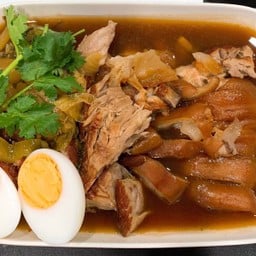 ขาหมูเฮียบอย หลวงแพ่ง