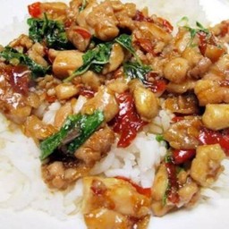 กระเพราไก่ราดข้าว