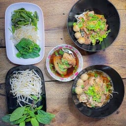 ก๋วยเตี๋ยวจอมทัพ รัชดา36 หลัง ม.จันทรเกษม