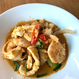ข้าวราดทะเลผัดซอสไข่เค็ม