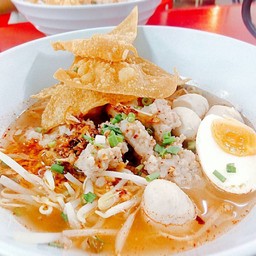 ชายสี่ บะหมี่เกี๊ยว สถานีรถไฟอยุธยา