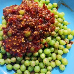 ตำองุ่นดิบกะปิโหว่