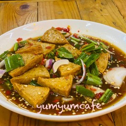 ยำหมูยอทอด