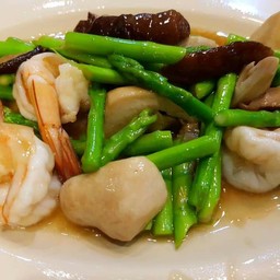 หน่อไม้ฝรั่งผัดกุ้ง