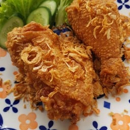 ไก่ทอด หอมเจียว เนื้อสะโพก