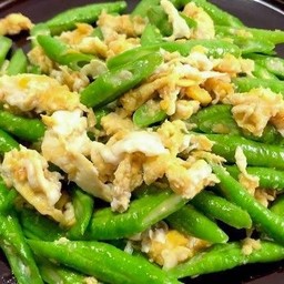 ข้าวถั่วฝักยาวผัดไข่