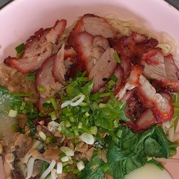 บะหมี่น้ำ หมูแดง + หมูสับ  + ลูกชิ้น