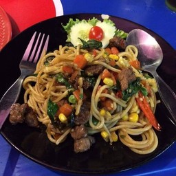 สปาเก็ตตี้ผัดขี้เมาเนื้อ