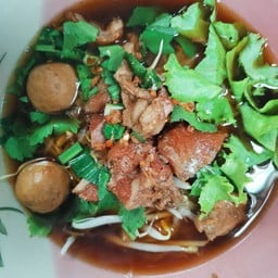 ก๋วยเตี๋ยวเนื้อตุ๋นน้ำพะโล้