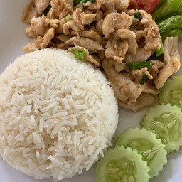 ข้าวราดผัดกระเทียม