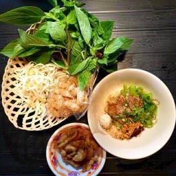 ก๋วยเตี๋ยวเรือตาใหญ่ แม่สอด