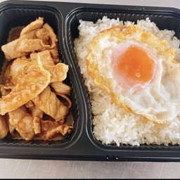 ข้าวไก่ผัดกระเทียม