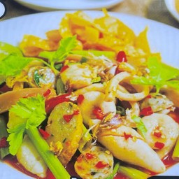 ยำลูกชิ้นปลา (ร้านพดลก๋วยเตี๋ยวปลา )