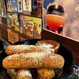 Mozerella Sticks with spicy marinara