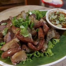 ย่างรวมจิ้มแจ่ว(คอหมูย่าง+ไส้ย่าง)