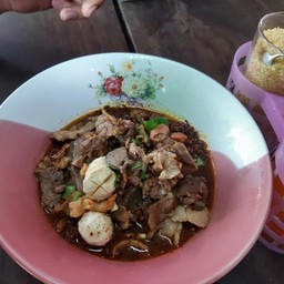 ก๋วยเตี๋ยวหมูน้ำตกน้ำ ชามจัมโบ้