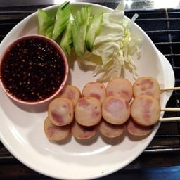 สี่ใบเถาลูกชิ้นปิ้ง