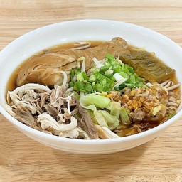 ก๋วยเตี๋ยวไก่ ไก่ฉีก+น่องไก่