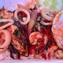 ร้านราชากะเพราถาด อิ่ม จุกๆ