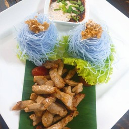 เส้นหมี่หมูย่าง