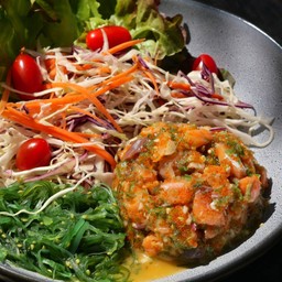 พล่าแซลมอนไข่กุ้ง