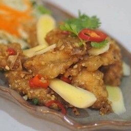 ไก่ผักพริกเกลือขมิ้นขาว