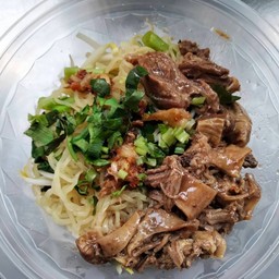 ก๋วยเตี๋ยวเรือน้ำตกหมู  ใส่หมูตุ๋นอย่างเดียว