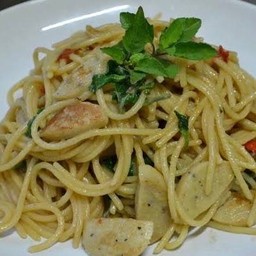 สปาเก็ตตี้ กะเพราหมูยอ